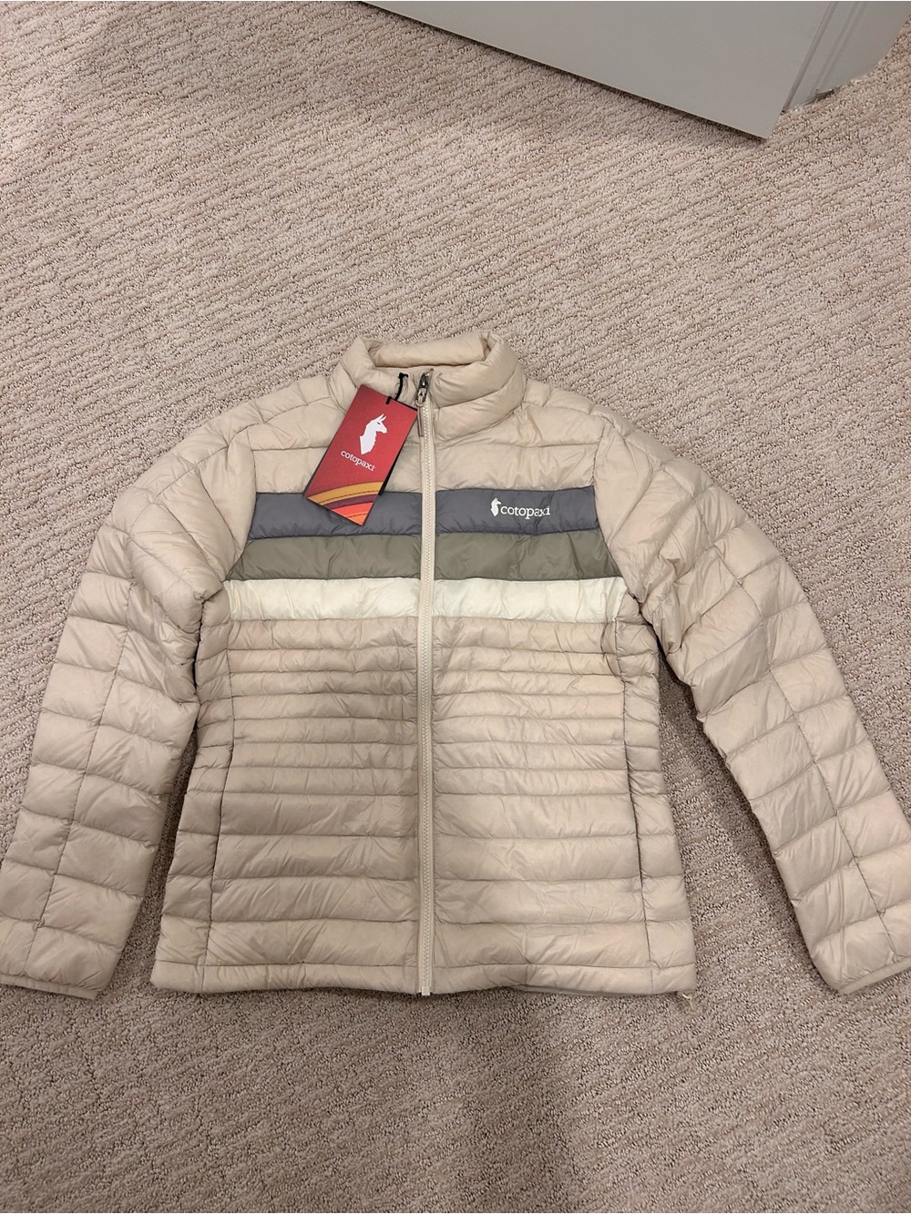 New cotopaxi Women’s Cream Packable Fuego Down Jacket with Gray and Olive Stripe